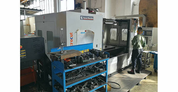 CARPINOX SRL - Porcari, LUCCA - Fresatrice a Banco Mobile con Testa Fissa 6000rpm